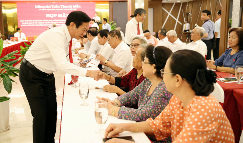 Chủ tịch Quốc hội gặp mặt các Mẹ Việt Nam anh hùng, nguyên lãnh đạo TP Cần Thơ và tỉnh Hậu Giang qua các thời kỳ -0