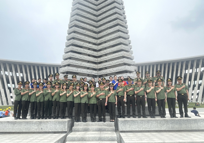 Cục Công nghiệp an ninh tổ chức sinh hoạt chính trị tại Bảo tàng lịch sử quân sự Viêt Nam -0