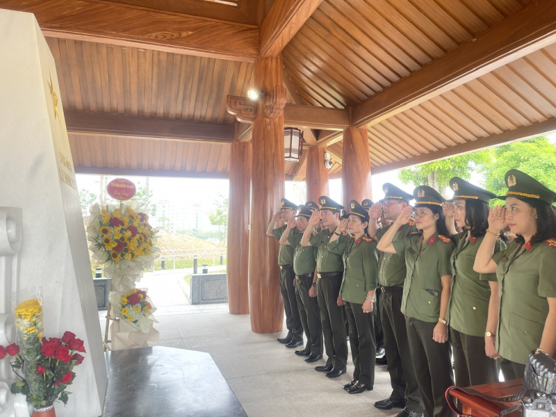 Cục Công nghiệp an ninh tổ chức sinh hoạt chính trị tại Bảo tàng lịch sử quân sự Viêt Nam -0