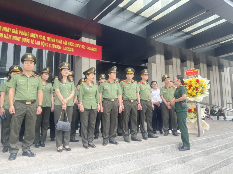 Cục Công nghiệp an ninh tổ chức sinh hoạt chính trị tại Bảo tàng lịch sử quân sự Viêt Nam -0