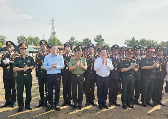 Mỗi CBCS Công an phấn đấu hết mình góp công cho ngày Đại lễ 30/4 -0