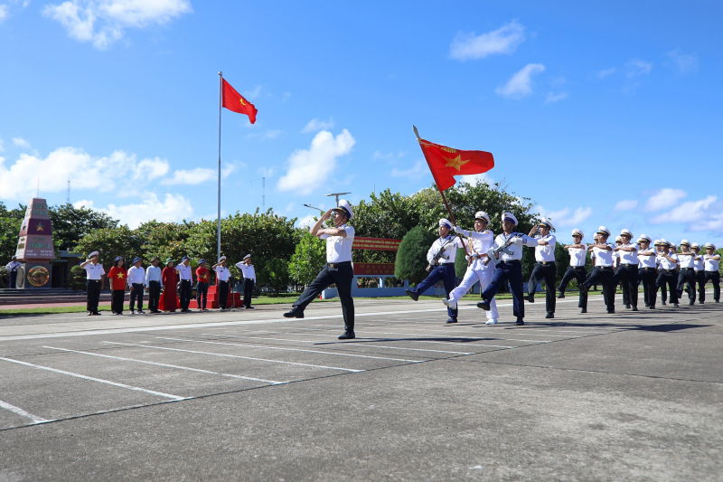 Chuyến tàu Đại đoàn kết” – Hải trình đưa kiều bào ra thăm Trường Sa và Nhà giàn DK-I năm 2025 -0