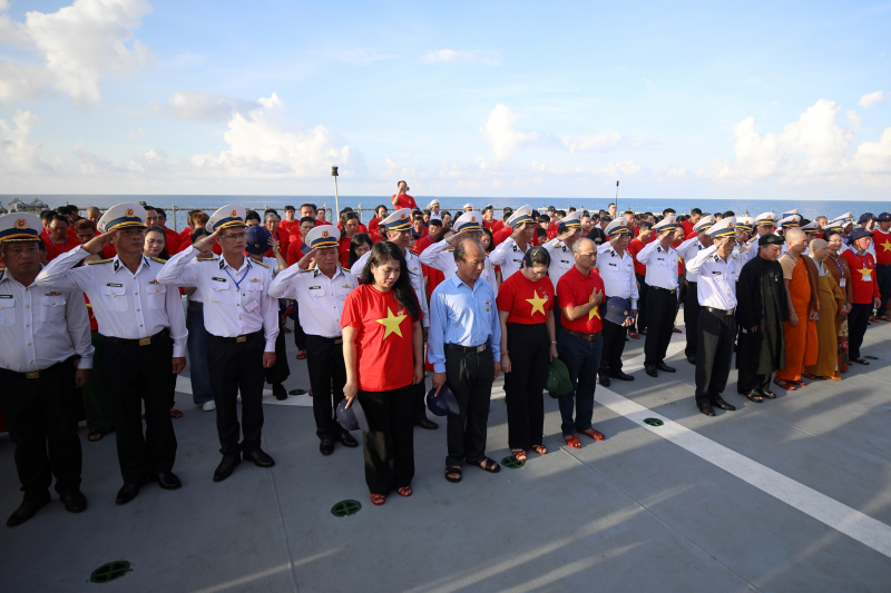 Chuyến tàu Đại đoàn kết” – Hải trình đưa kiều bào ra thăm Trường Sa và Nhà giàn DK-I năm 2025 -0