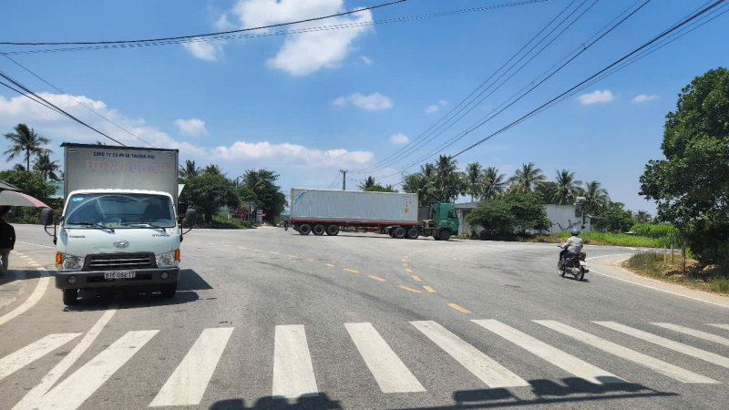 Nhiều bất cập giao thông trên Quốc lộ 19 -0