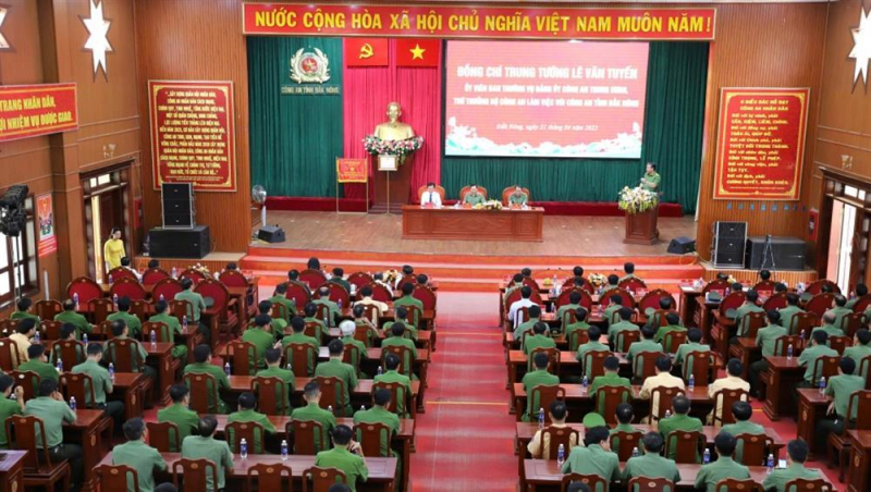 Deputy Minister Le Van Tuyen works with Dak Nong Provincial Police Department -0
