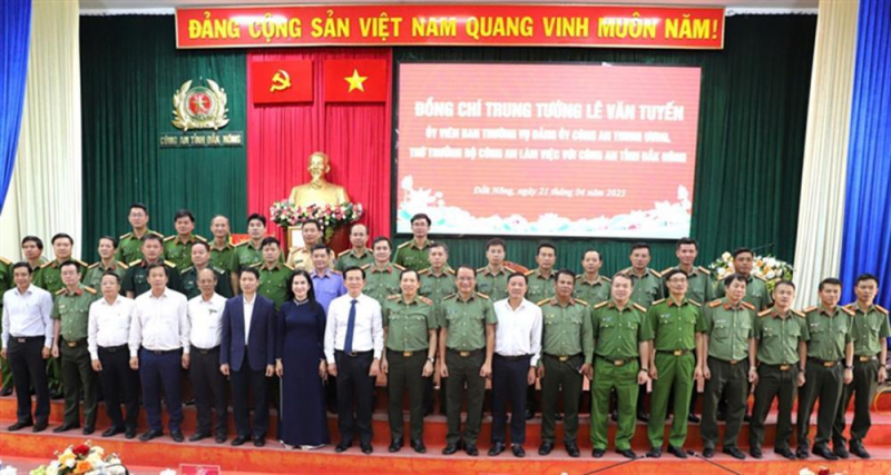 Deputy Minister Le Van Tuyen works with Dak Nong Provincial Police Department -1