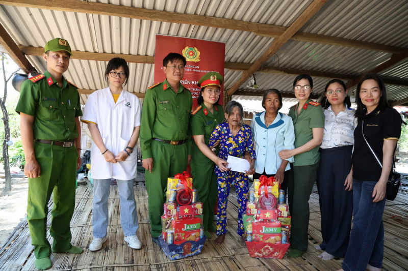        Công an tỉnh Ninh Thuận thu nhận ADN 12 thân nhân liệt sĩ chưa xác định danh tính -0