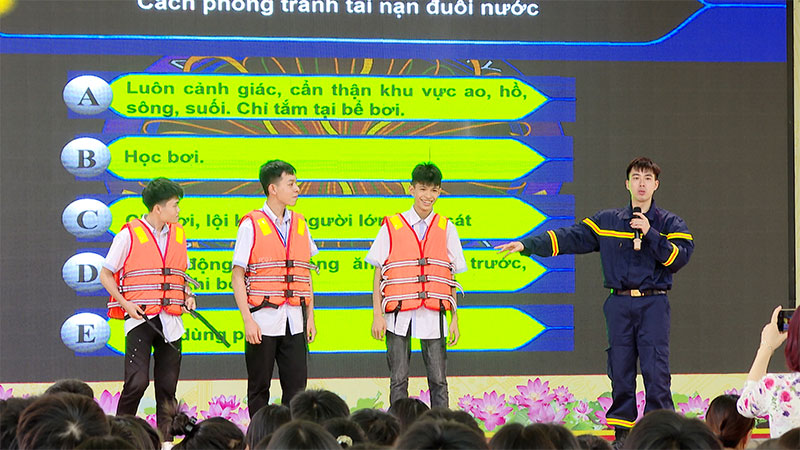 Tăng cường kỹ năng phòng, chống đuối nước cho hơn 1.500 học sinh Trường THPT Cao Lộc -0