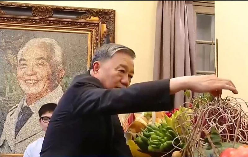 Tổng Bí thư Tô Lâm dâng hương tưởng nhớ Đại tướng Võ Nguyên Giáp và Đại tướng Văn Tiến Dũng -0