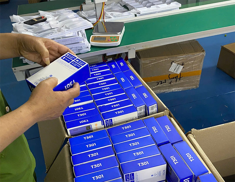 Phát hiện xưởng lắp ráp hơn 12.000 chiếc điện thoại di động trái phép -0