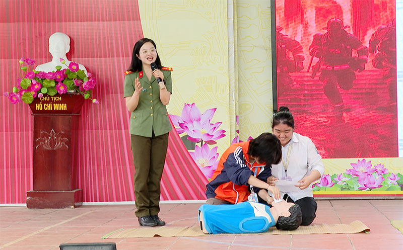 Tăng cường kỹ năng phòng, chống đuối nước cho hơn 1.500 học sinh Trường THPT Cao Lộc -0