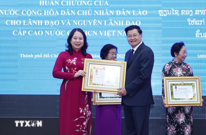 Nhà nước Lào trao tặng Huân chương cao quý cho lãnh đạo cấp cao Việt Nam -0