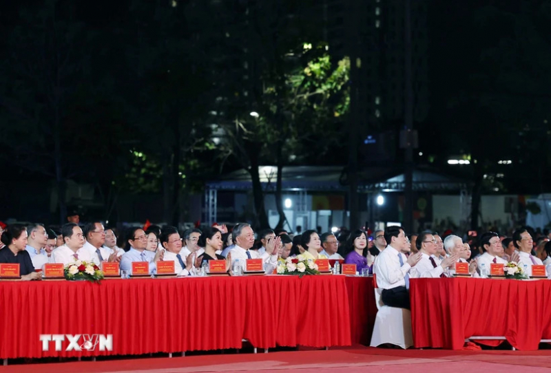 Tổng Bí thư Tô Lâm dự Chương trình nghệ thuật đặc biệt “Mùa Xuân thống nhất” -0