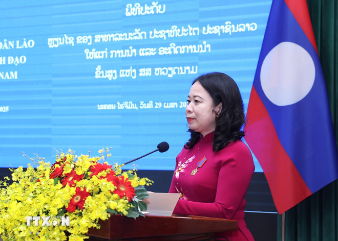 Nhà nước Lào trao tặng Huân chương cao quý cho lãnh đạo cấp cao Việt Nam -0