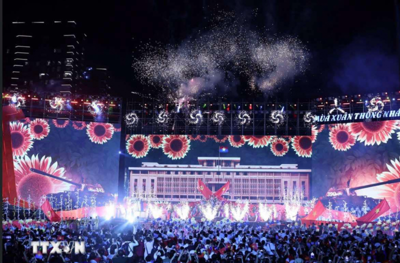 Tổng Bí thư Tô Lâm dự Chương trình nghệ thuật đặc biệt “Mùa Xuân thống nhất” -0