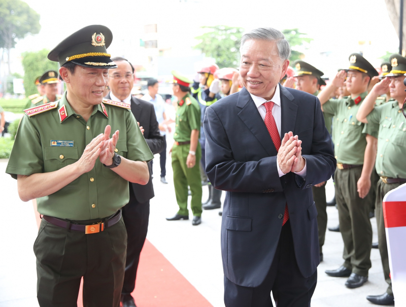 Khánh thành Tượng đài CAND “Vì bình yên cuộc sống” ở TP Hồ Chí Minh -0