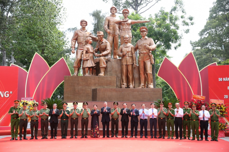 Khánh thành Tượng đài CAND “Vì bình yên cuộc sống” ở TP Hồ Chí Minh -2