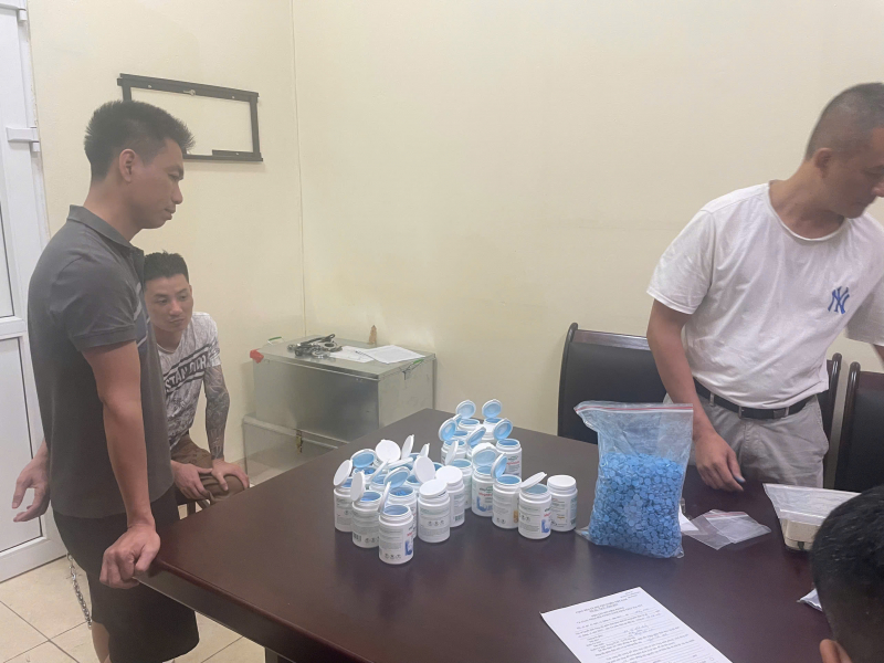 Phát hiện hơn 4.2kg ma túy giấu trong 26 hộp thuốc thực phẩm chức năng -1