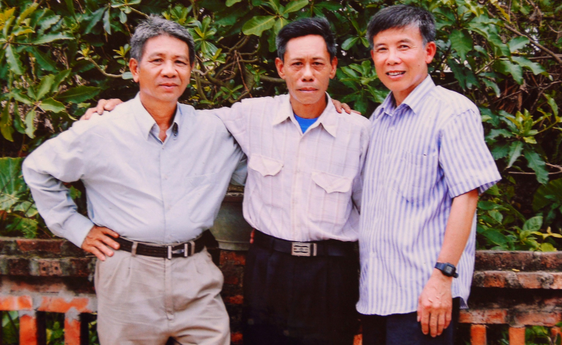 DB14- “Bộ 3 trinh sát” cắm cờ chiến thắng trên tòa nhà Bộ Tổng Tham mưu quân đội Sài Gòn -0