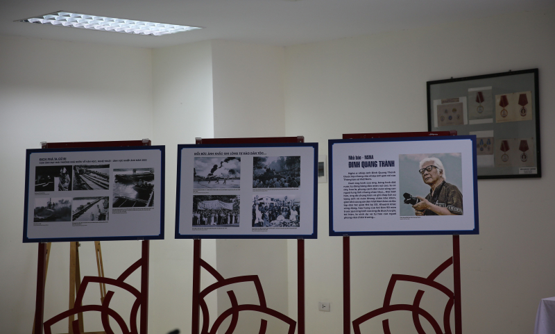 Tiếp nhận loạt tác phẩm nhiếp ảnh quý về ngày 30/4 của các nhà báo chiến trường -1