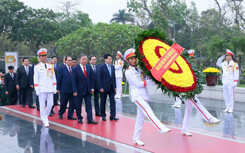 Lãnh đạo Đảng, Nhà nước, Bộ Công an vào Lăng viếng Chủ tịch Hồ Chí Minh -0