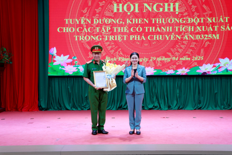 Khen thưởng đột xuất các tập thể xuất sắc trong chuyên án ma túy -0