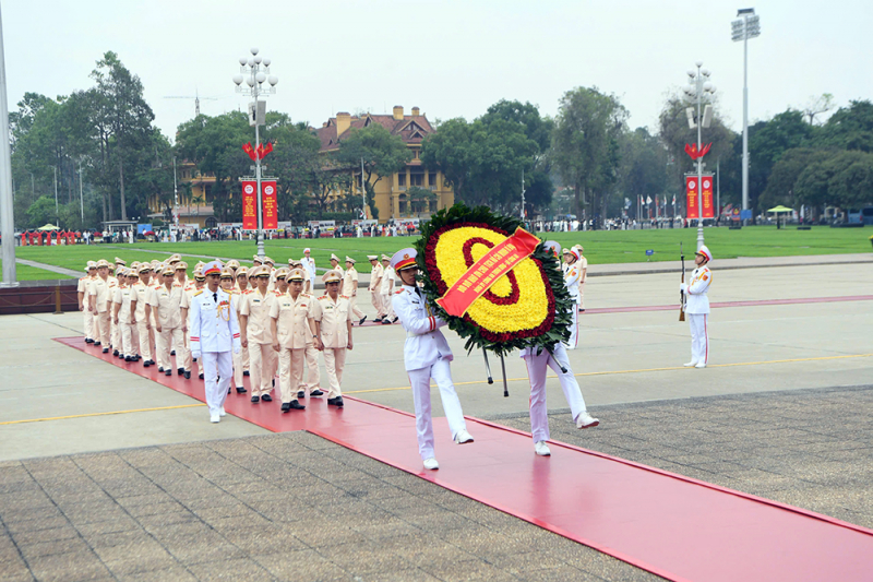 Lãnh đạo Đảng, Nhà nước, Bộ Công an vào Lăng viếng Chủ tịch Hồ Chí Minh -0