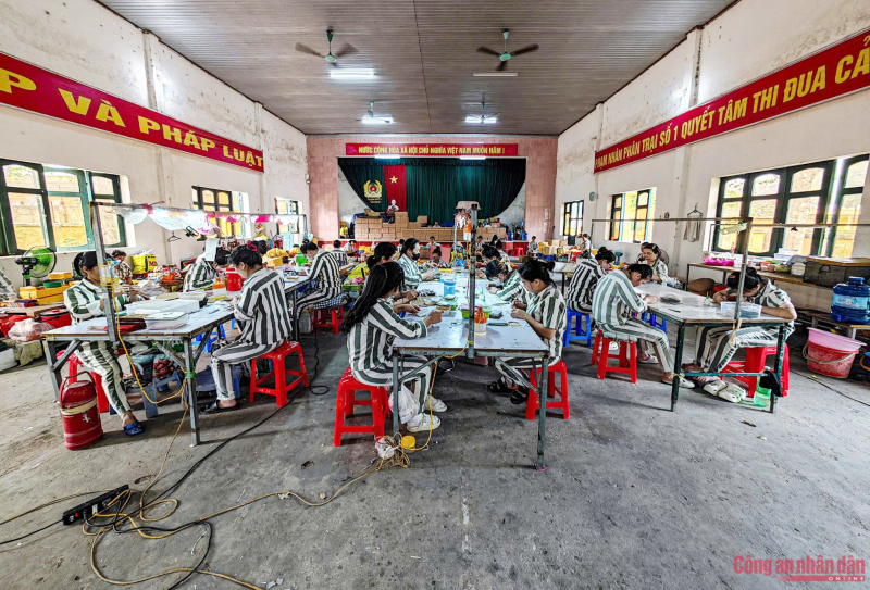 Hôm nay (1/5), người lầm lỗi được đặc xá trở về -0