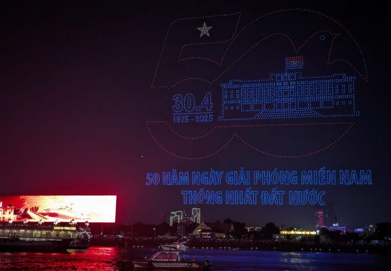 TP Hồ Chí Minh rộn ràng sắc màu nghệ thuật tối 30/4 -0