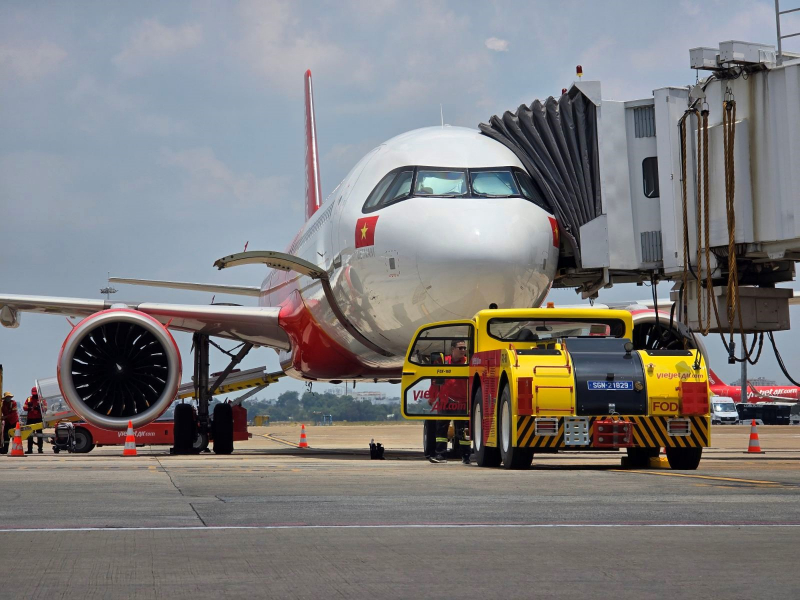 Vietjet hoàn thành công tác chuyển giao khai thác dịch vụ mặt đất tại sân bay Tân Sơn Nhất Vietjet hoàn thành công tác chuyển giao khai thác dịch vụ mặt đất tại sân bay Tân Sơn Nhất