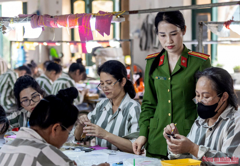 Hôm nay (1/5), người lầm lỗi được đặc xá trở về -0