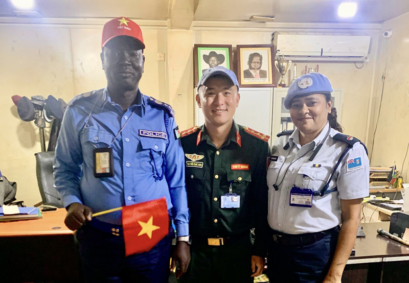 Cục Công nghệ thông tin và truyền thông Nam Sudan chúc mừng sĩ quan Công an Việt Nam nhân ngày 30/4 -0