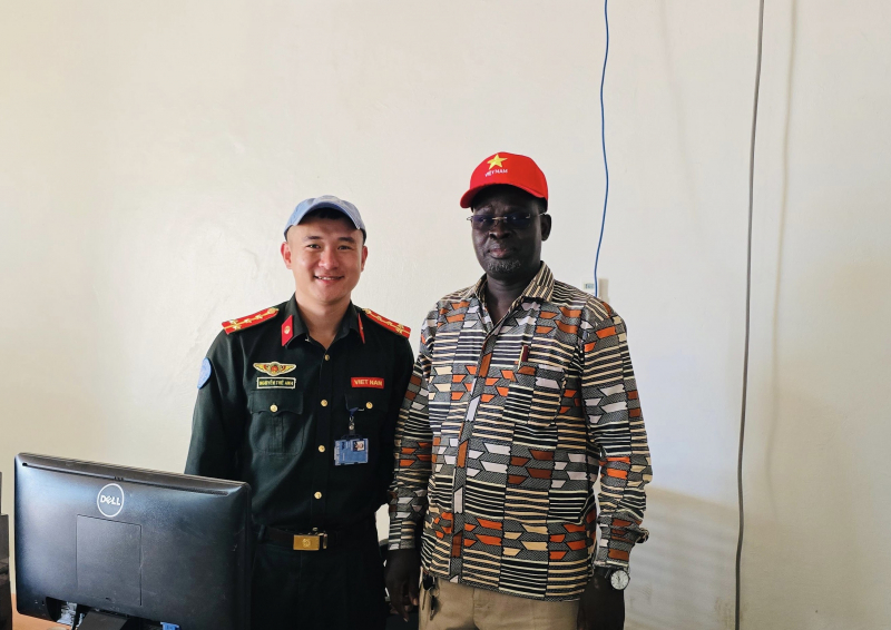 Cục Công nghệ thông tin và truyền thông Nam Sudan chúc mừng sĩ quan Công an Việt Nam nhân ngày 30/4 -1