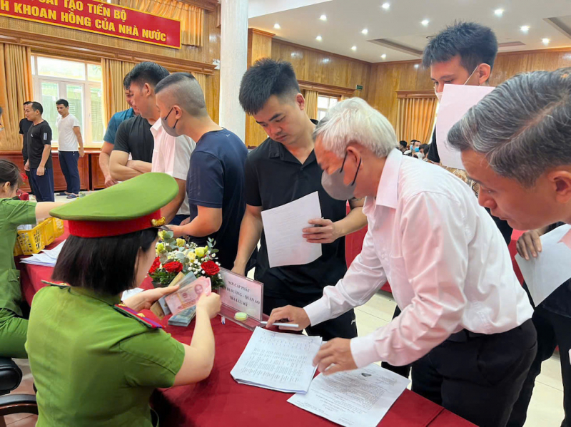 Công an Hà Nội công bố Quyết định đặc xá cho 139 phạm nhân dịp 30/4 -1