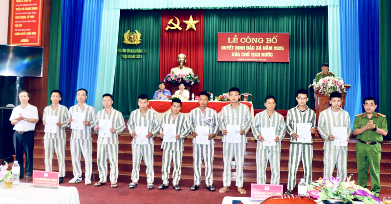 Trại 3, Bộ Công an: Công bố và trao Quyết định đặc xá của Chủ tịch nước cho 76 phạm nhân -0