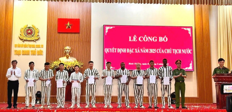 Phấn đấu trở thành một công dân tốt có ích cho cộng đồng và xã hội -0