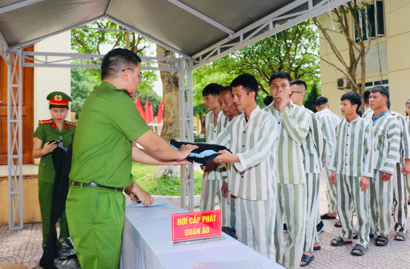 Trại 3, Bộ Công an: Công bố và trao Quyết định đặc xá của Chủ tịch nước cho 76 phạm nhân -0