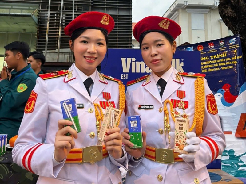 Hơn 150.000 sản phẩm Vinamilk tiếp sức các lực lượng, người dân tham gia đại lễ ngày 30/4 -0