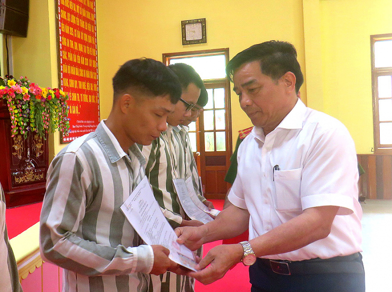 Tạo điều kiện thuận lợi nhất để người được đặc xá nhanh chóng tái hòa nhập cộng đồng -0