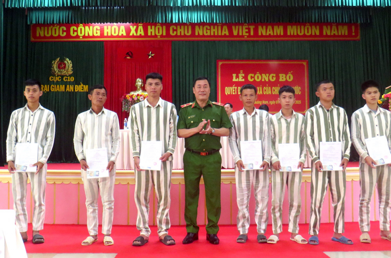 Tạo điều kiện thuận lợi nhất để người được đặc xá nhanh chóng tái hòa nhập cộng đồng -0