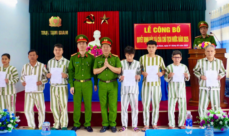 Thứ trưởng Lê Văn Tuyến dự Lễ đặc xá tại Trại giam An Điềm -0