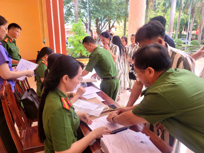 Trại giam Xuân Lộc, Thủ Đức công bố Quyết định đặc xá của Chủ tịch nước -1