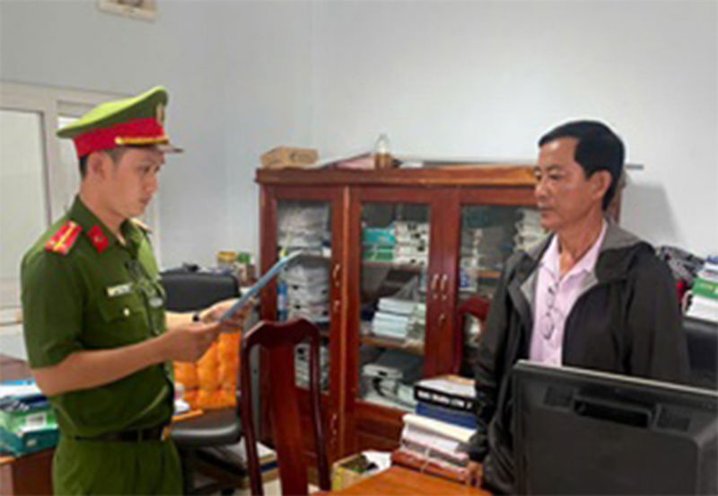 Khởi tố một cán bộ thuế, bưu điện ở Cà Mau -1