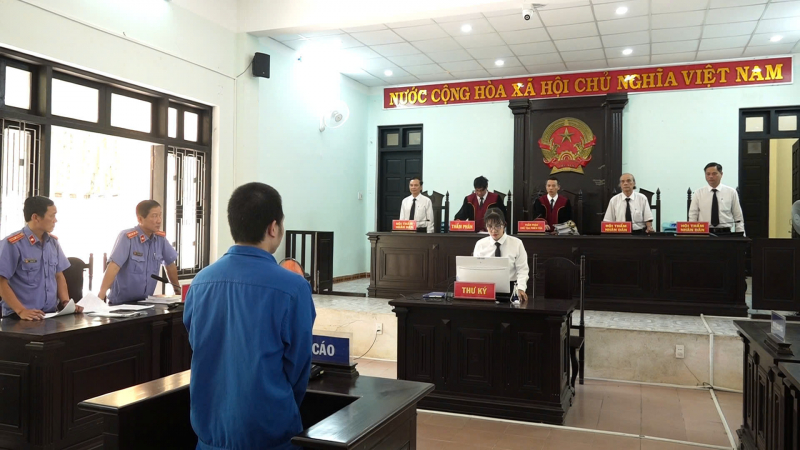 Vết trượt dài của kẻ “ăn đất” -0