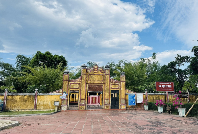 Huyền thoại trong lòng cát -0