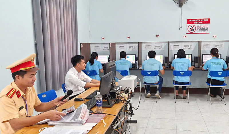 Công an các địa phương tổ chức kỳ sát hạch lái xe đầu tiên