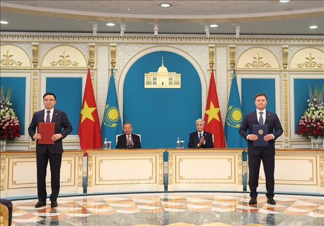 Tổng Bí thư Tô Lâm chứng kiến Lễ trao các văn kiện hợp tác song phương Việt Nam - Kazakhstan -0