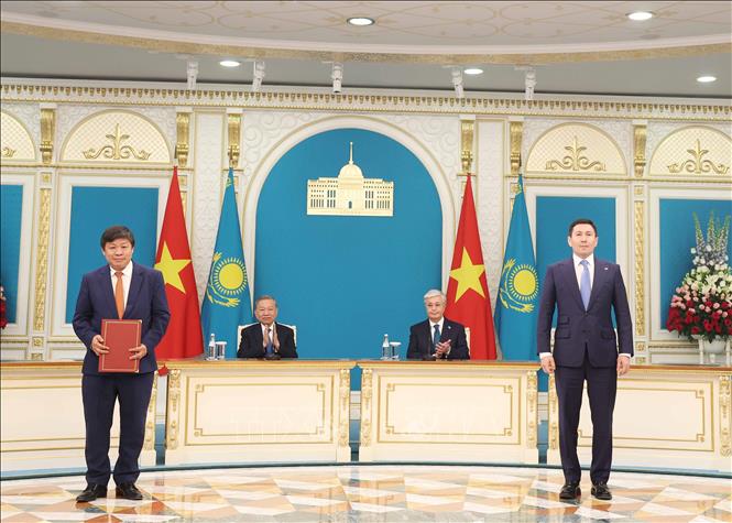 Tổng Bí thư Tô Lâm chứng kiến Lễ trao các văn kiện hợp tác song phương Việt Nam - Kazakhstan -1