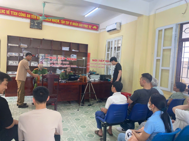 Thu nhận gần 10.000 hồ sơ cấp Căn cước và hồ sơ tài khoản định danh điện tử trong 5 ngày nghỉ lễ -0