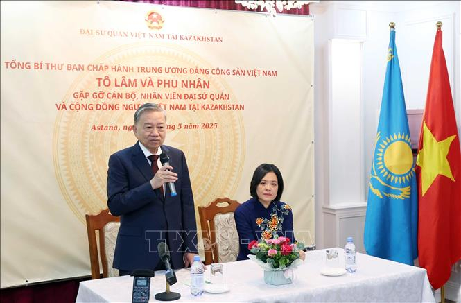 Tổng Bí thư Tô Lâm gặp gỡ cán bộ Đại sứ quán và cộng đồng người Việt Nam tại Kazakhstan -0